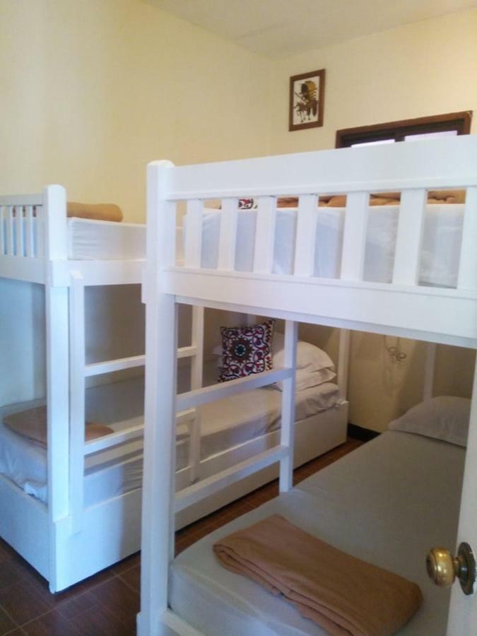 Casa De Miguelitos Hotel Tagaytay City Екстериор снимка