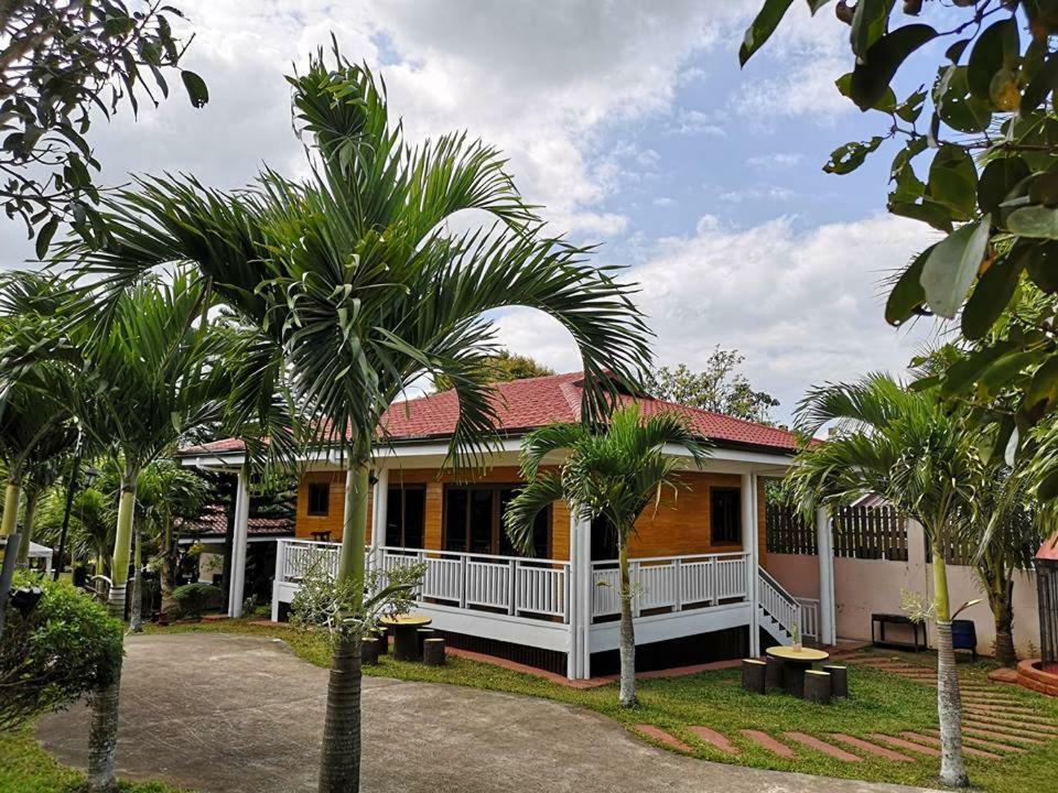 Casa De Miguelitos Hotel Tagaytay City Екстериор снимка