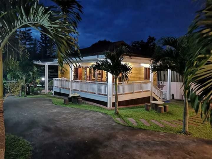 Casa De Miguelitos Hotel Tagaytay City Екстериор снимка